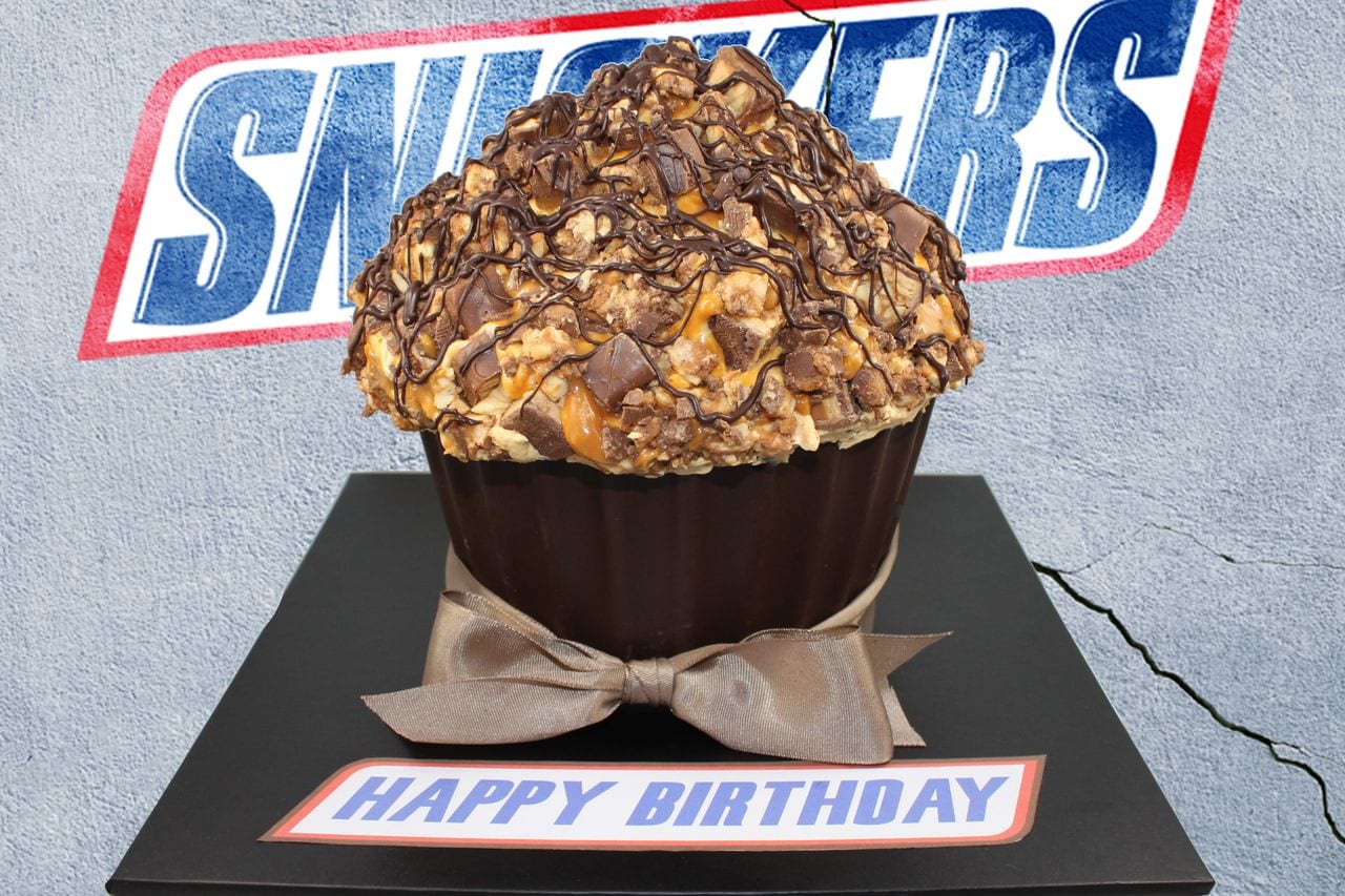 'My Cupcake Addiction' Elise Strachan Snickers Cake