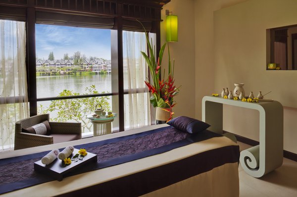 Low_ANTHLGPK_46704420_ANTHLG_FH_0312_Spa_Room__6341