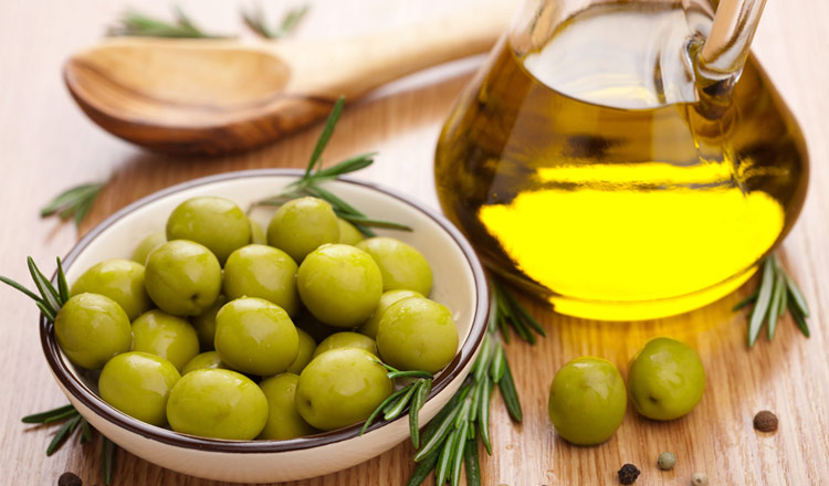 Don’t Dunk Or Drizzle: How To Taste Olive Oil The Authentic Way