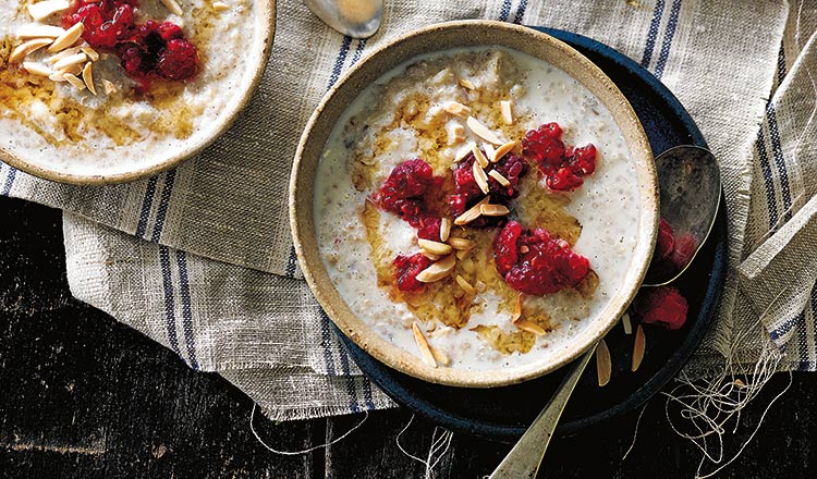 Healthy Creamy Porridge With Quinoa & Chia