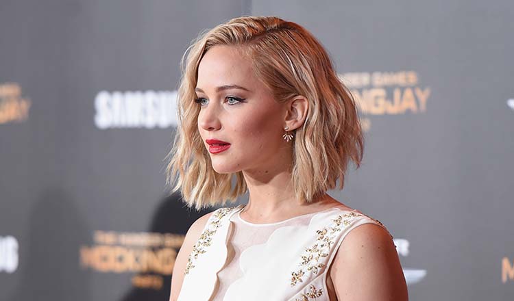 Red Carpet Beauty: How Hollywood Actress Jennifer Lawrence Transforms Her Looks