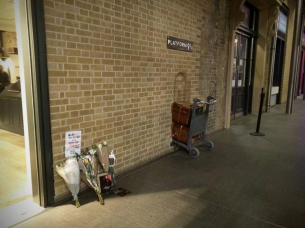 Harry Potter Fans Pay Tribute To Alan Rickman At Platform 9 3/4 Harry Potter Fans Pay Tribute To Alan Rickman At Platform 9 3/4