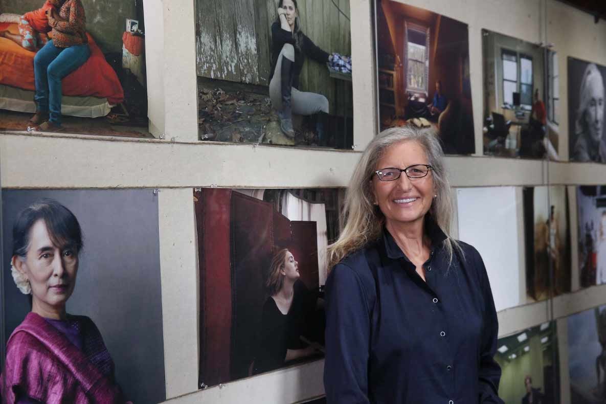 Annie Leibovitz with her portraits
