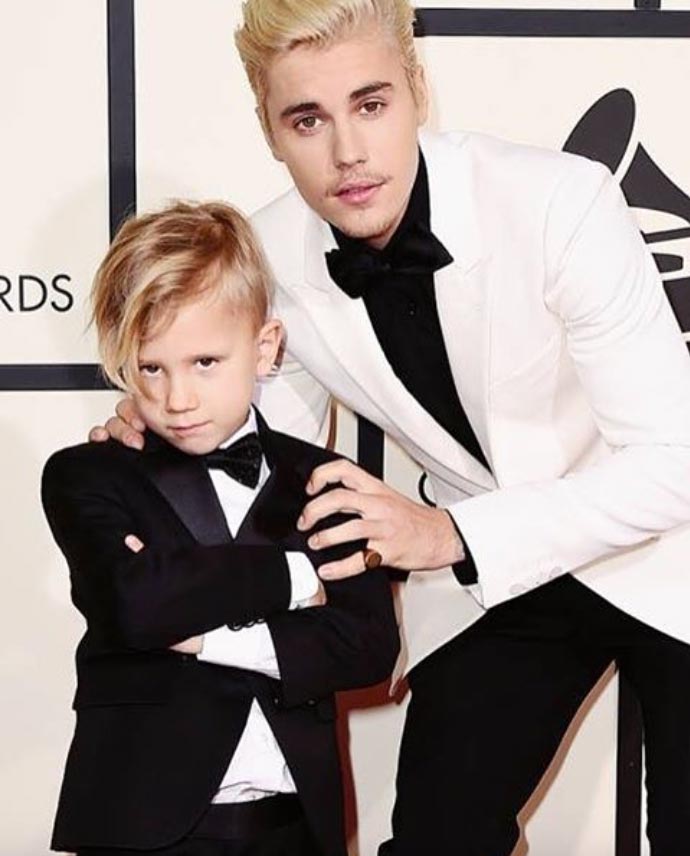 Justin and Jaxon Bieber - Baby Bieber Steals The Grammys Show