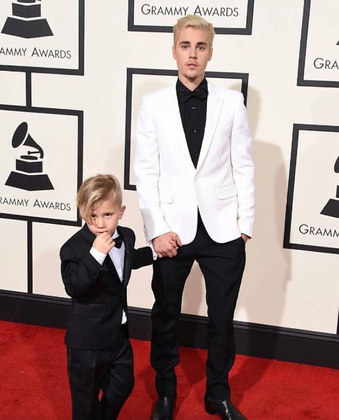 Justin and Jaxon Bieber Grammys1