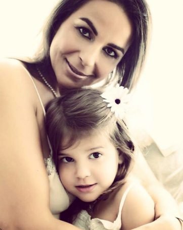 www.donatella.com.au Why This Mum Of 52 Breastfed Her Daughter Until She was 7!2