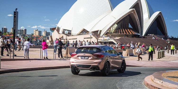 2017-infiniti-q30s-2-2d-2