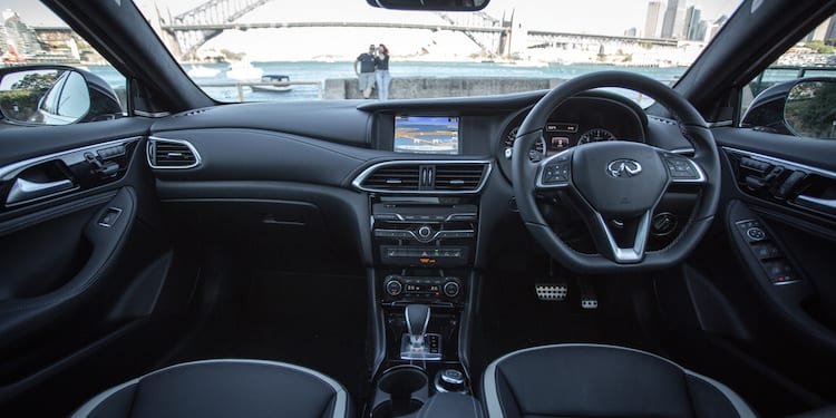 2017-infiniti-q30s-2-2d-33