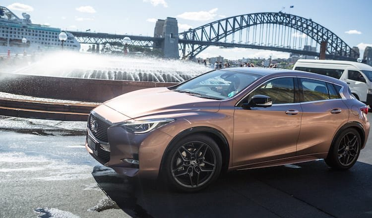 2017-infiniti-q30s-2-2d-5