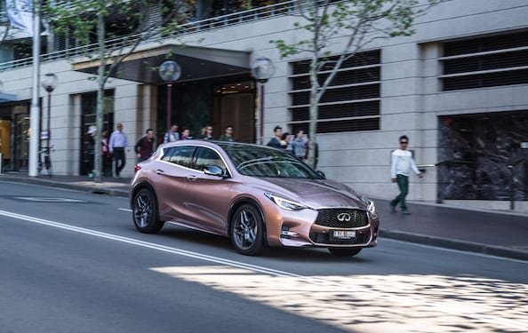 2017-infiniti-q30s-2-2d-6
