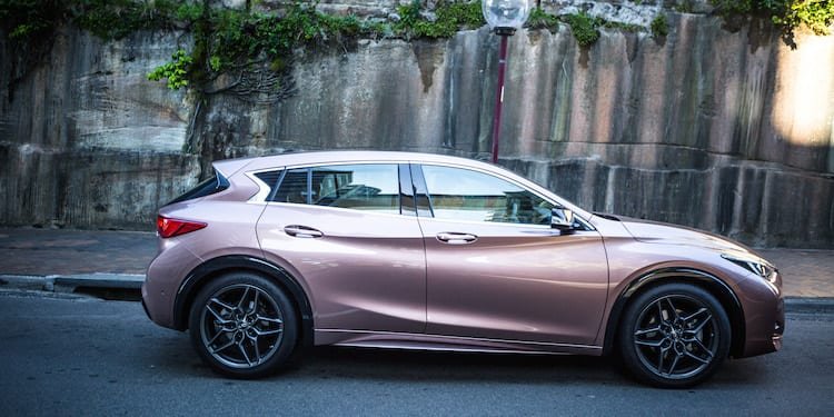 2017-infiniti-q30s-2-2d-7