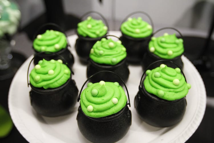 Cauldron Cupcakes 