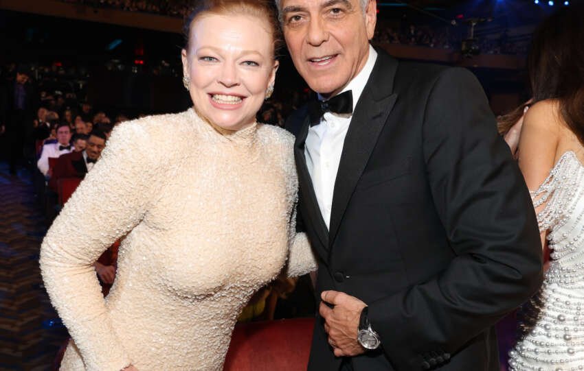Description NEW YORK, NEW YORK - JUNE 08: (L-R) Sarah Snook and George Clooney attend The 78th Annual Tony Awards at Radio City Music Hall on June 08, 2025 in New York City. (Photo by Kevin Mazur/Getty Images for Tony Awards Productions)wmvsfqgvhssjgt8q3chn4mgg