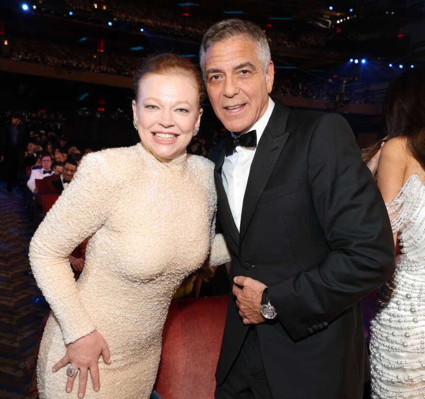 Description NEW YORK, NEW YORK - JUNE 08: (L-R) Sarah Snook and George Clooney attend The 78th Annual Tony Awards at Radio City Music Hall on June 08, 2025 in New York City. (Photo by Kevin Mazur/Getty Images for Tony Awards Productions)wmvsfqgvhssjgt8q3chn4mgg