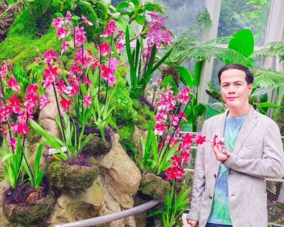 Vichea Sok Song Saa Cambodia