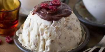 Frozen Yogurt Christmas Puddings