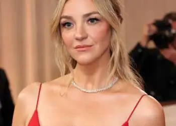 Golden Globes beauty Abby elliott